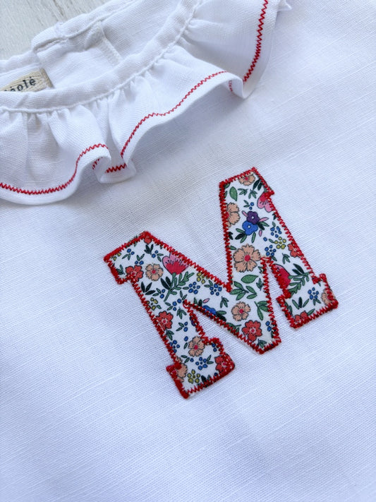 Camisa hilo blanca con inicial estampada pequeña B