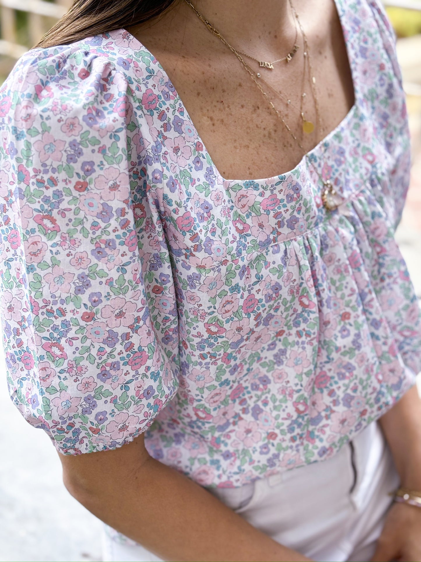 Camisa de mamá flores grandes tipo liberty rosadas