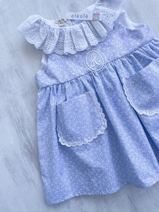 Vestido bolsillo pompón mini fondo azul celeste